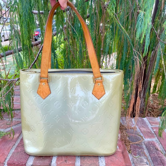 Louis Vuitton Handbags - Louis Vuitton Houston Vernis Tote Bag Beautiful 😍